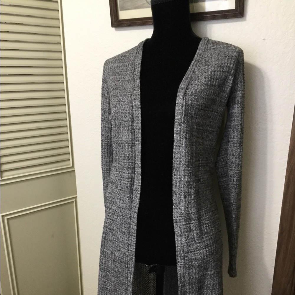 Long woven light  weight cardigan in grays. Size S